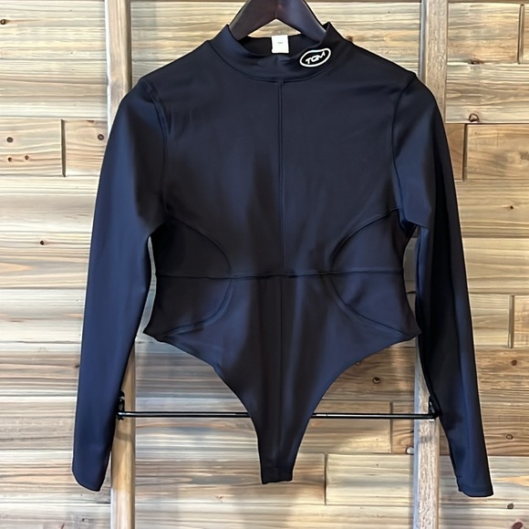THE GIVING MOVEMENT RECYCLED SOFTSKIN Long Sleeve Bodysuit - Pitch Black - Picture 2 of 8